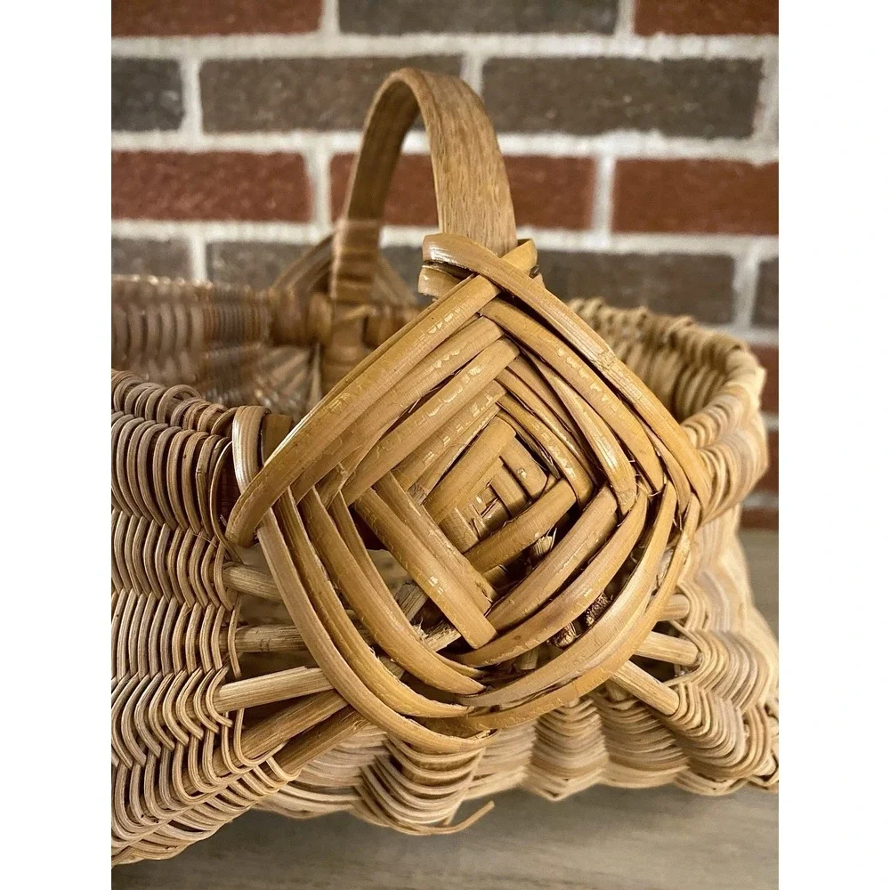 Vintage Primitive Hand Woven Split Oak Buttocks Handle Egg Gathering Basket 1985